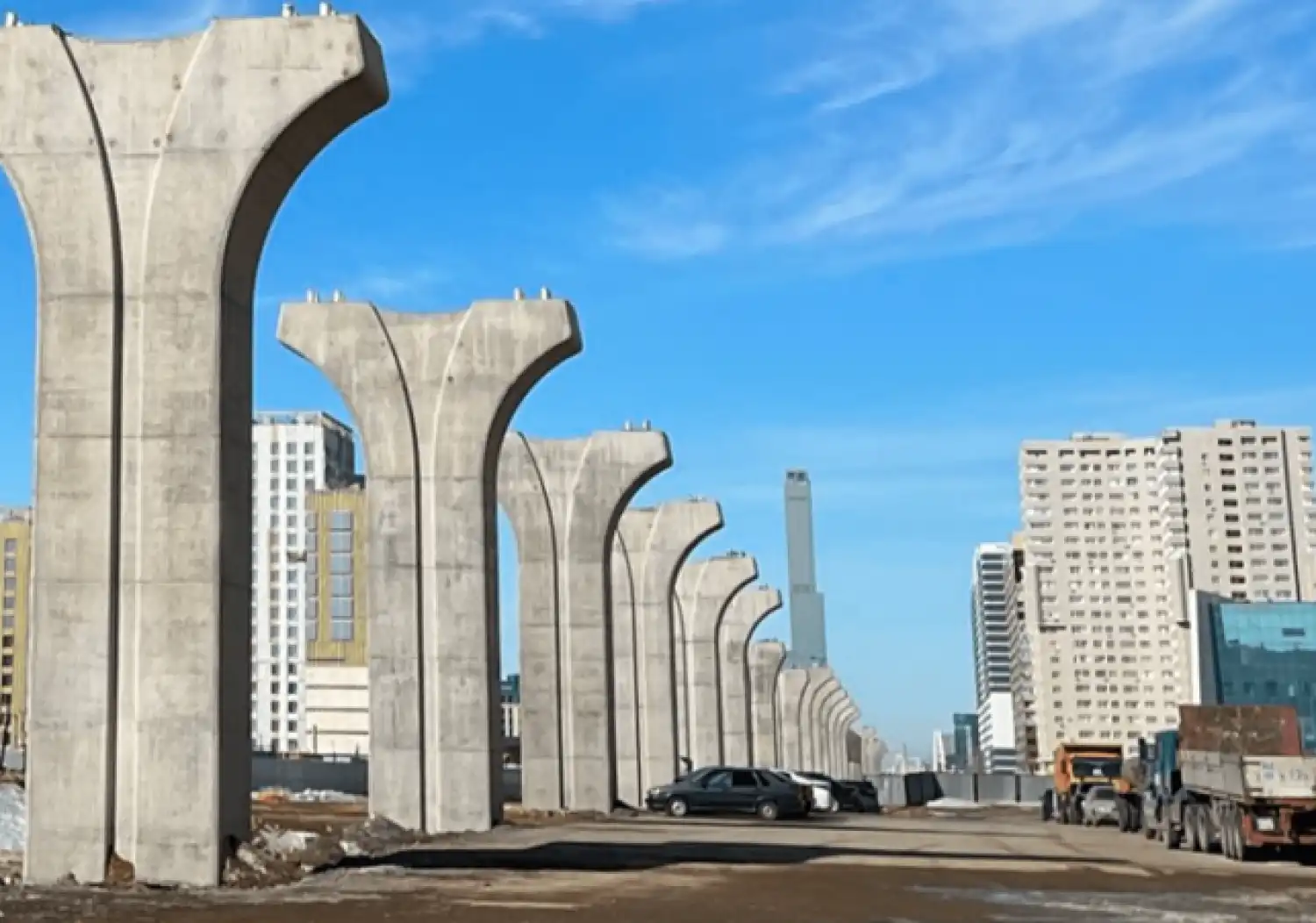 38 жастағы жігіт LRT көпірінде асылып қалды