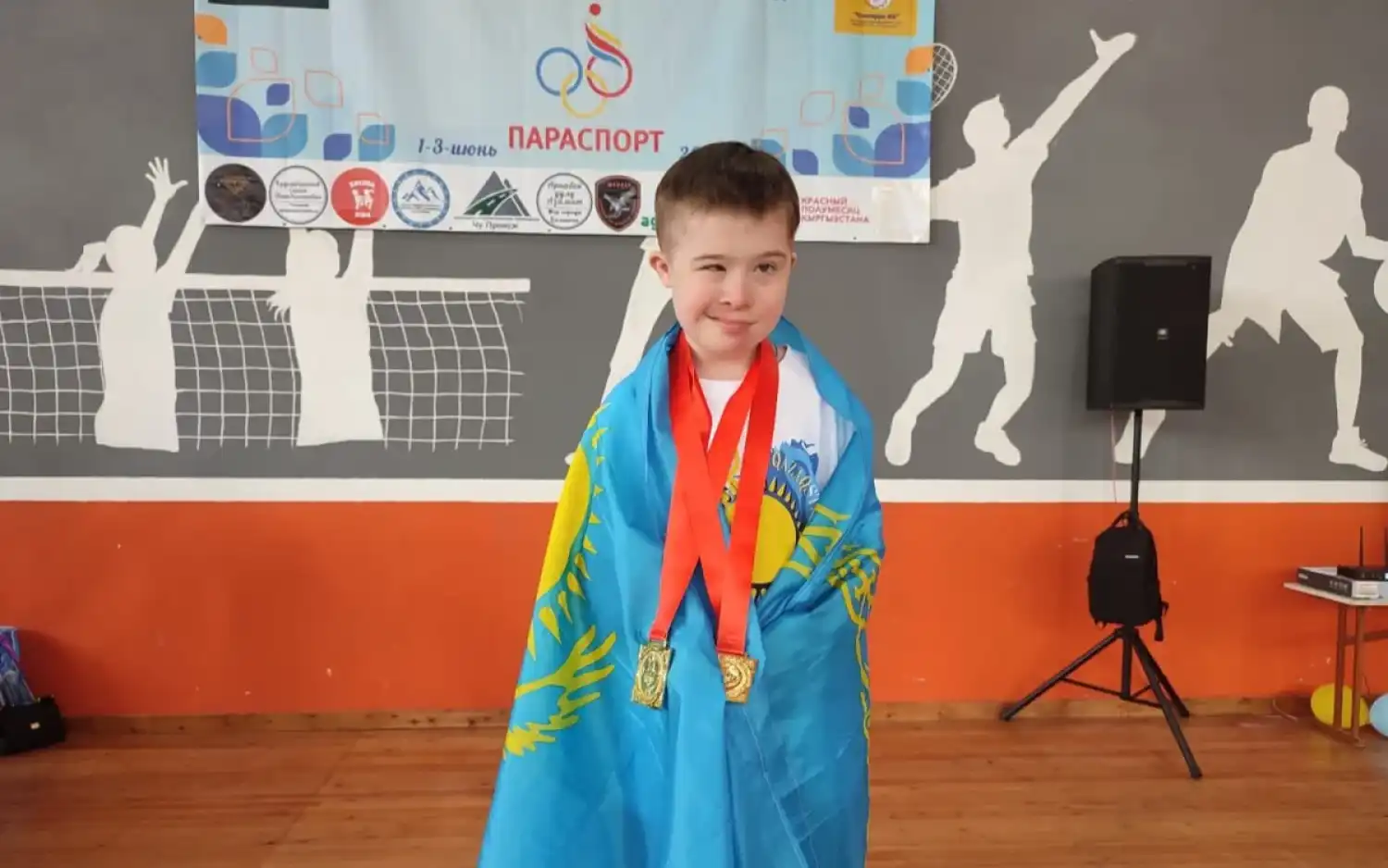 11 жастағы спортшы ракты жеңіп, жүзуден чемпион болды