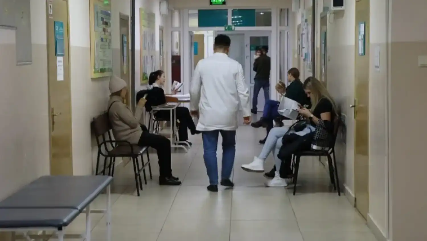 Дәрігерді соққыға жықса да, қостанайлық тұрғынға шыққан үкім өзгермеді