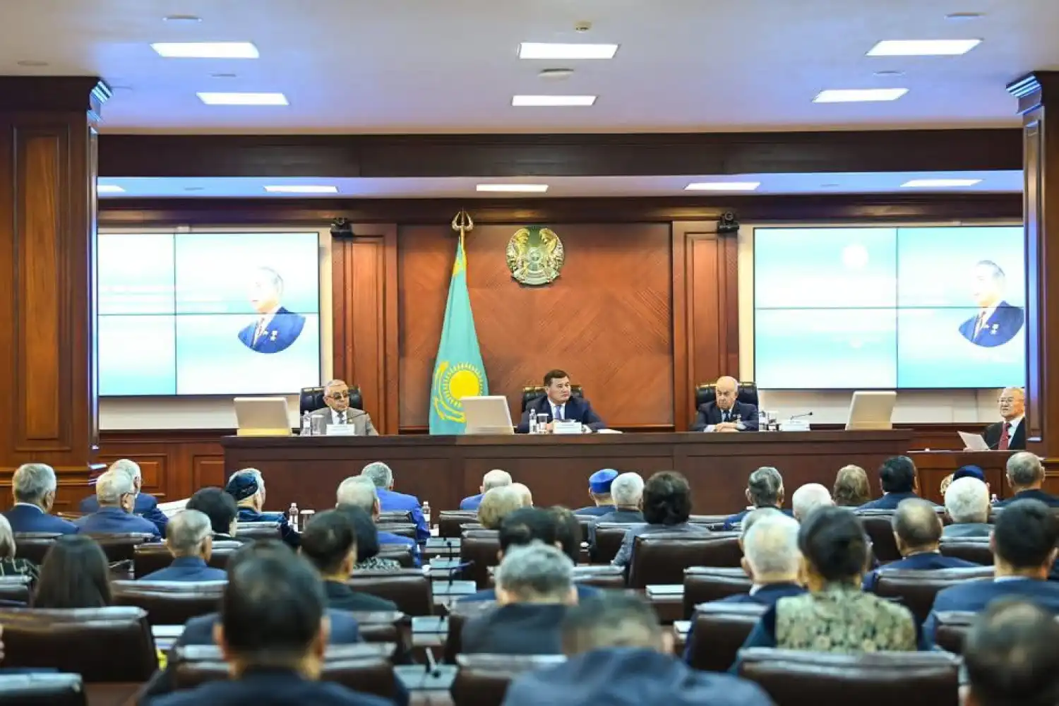 «Еркін Әуелбеков: Заманның заңғар тұлғасы» атты республикалық ғылыми-танымдық конференция өтті