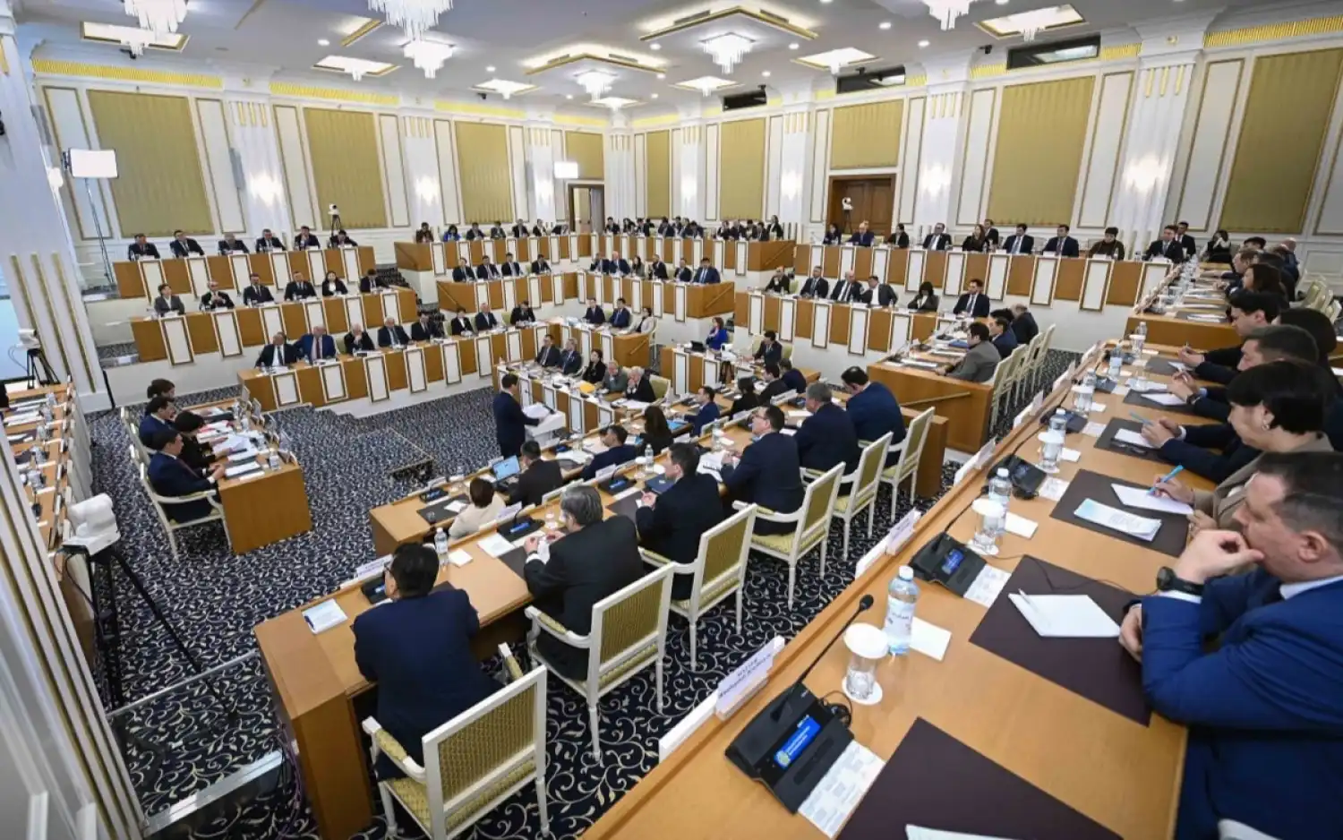 Конституциялық комиссия екінші отырысында «Құрылтай», «Халық кеңесі» бөлімдері бойынша нормаларды талқылады