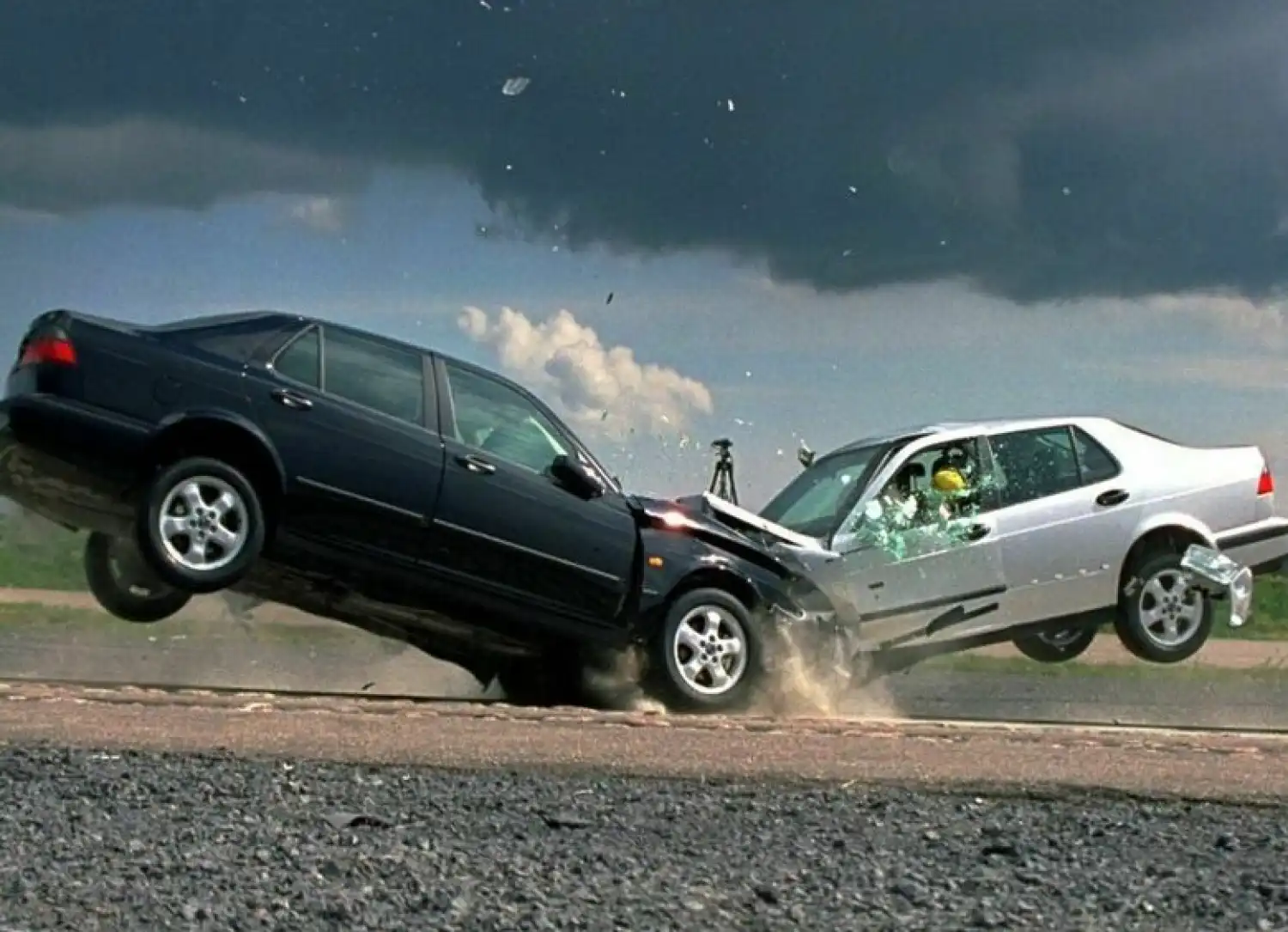 Алматыда жаппай жол-көлік апаты болды: жүргізуші көз жұмды
