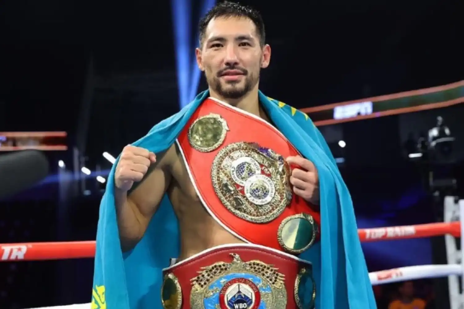 Бокс әлеміндегі дау: Жәнібек Әлімханұлы чемпиондық белдігін сақтап қалды