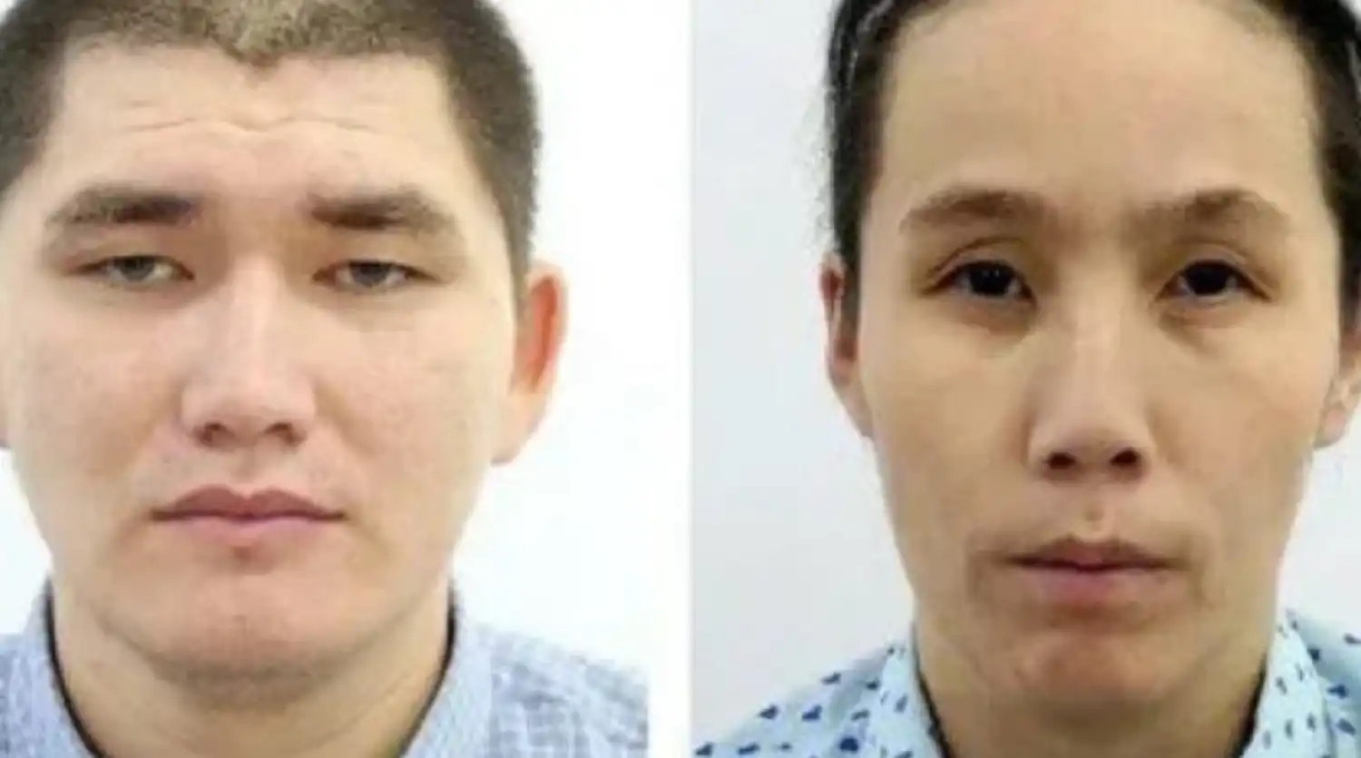 Атыраудағы трагедия: Бір отбасыны қырып тастады деп күдікке ілінген Сұлтан мен Ақбаян елге жеткізілді