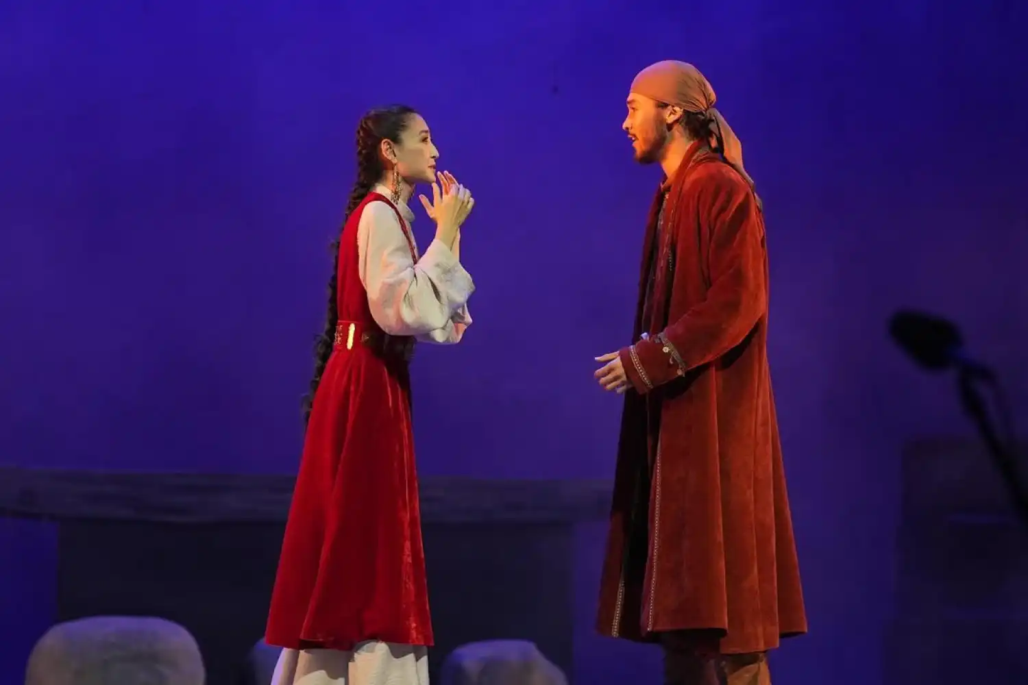 Қуанышбаев атындағы драма театры - Түркістан төрінде