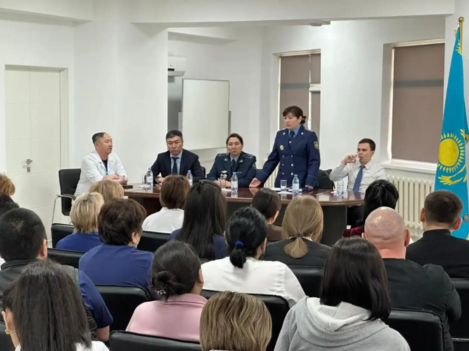 Есірткі, «закладчиктердің» қысқа «мансабы» және дәрігерлердің қауіпсіздігі: елордалық медицина қызметкерлеріне түсіндіру кездесуі өткізілді