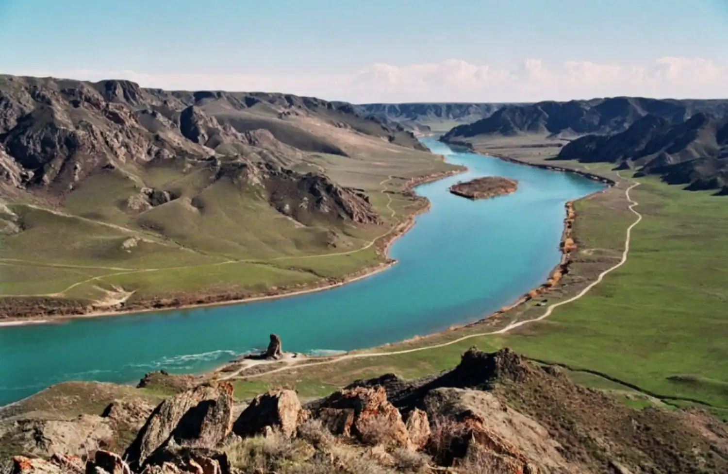 Ілияс Есенберлин — «Өзен жағасында»: табиғат пен адам жанының үндестігі