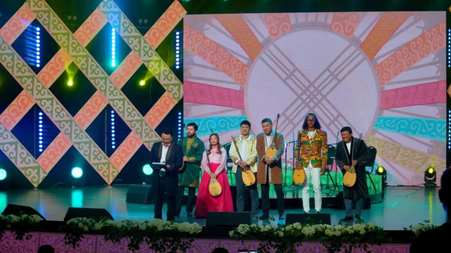 Ел тарихындағы тұңғыш этносаралық айтыс мәресіне жетті