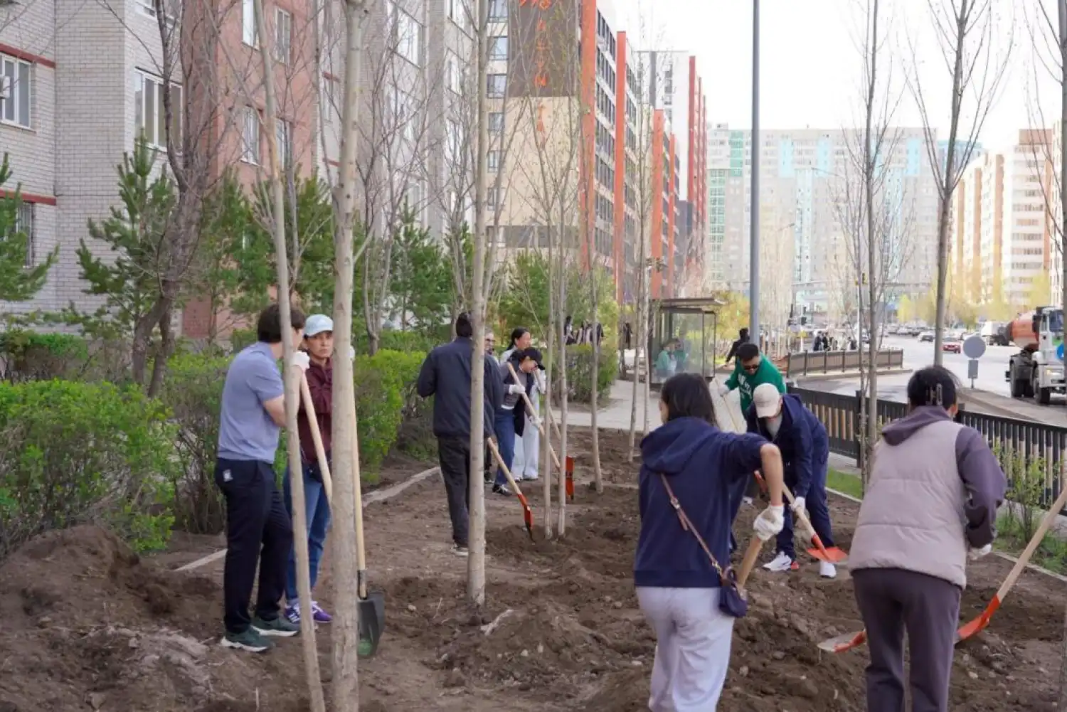 Елорда тұрғындары 350-ден астам ағаш отырғызды