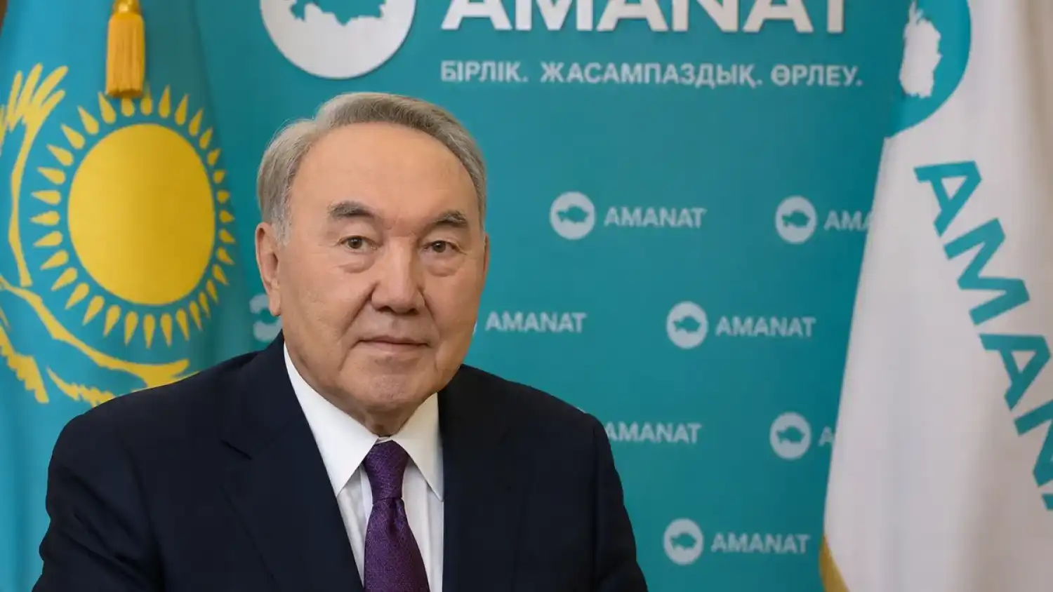 Айдос Үкібай Нұрсұлтан Назарбаев саясатқа араласпайтынын айтты