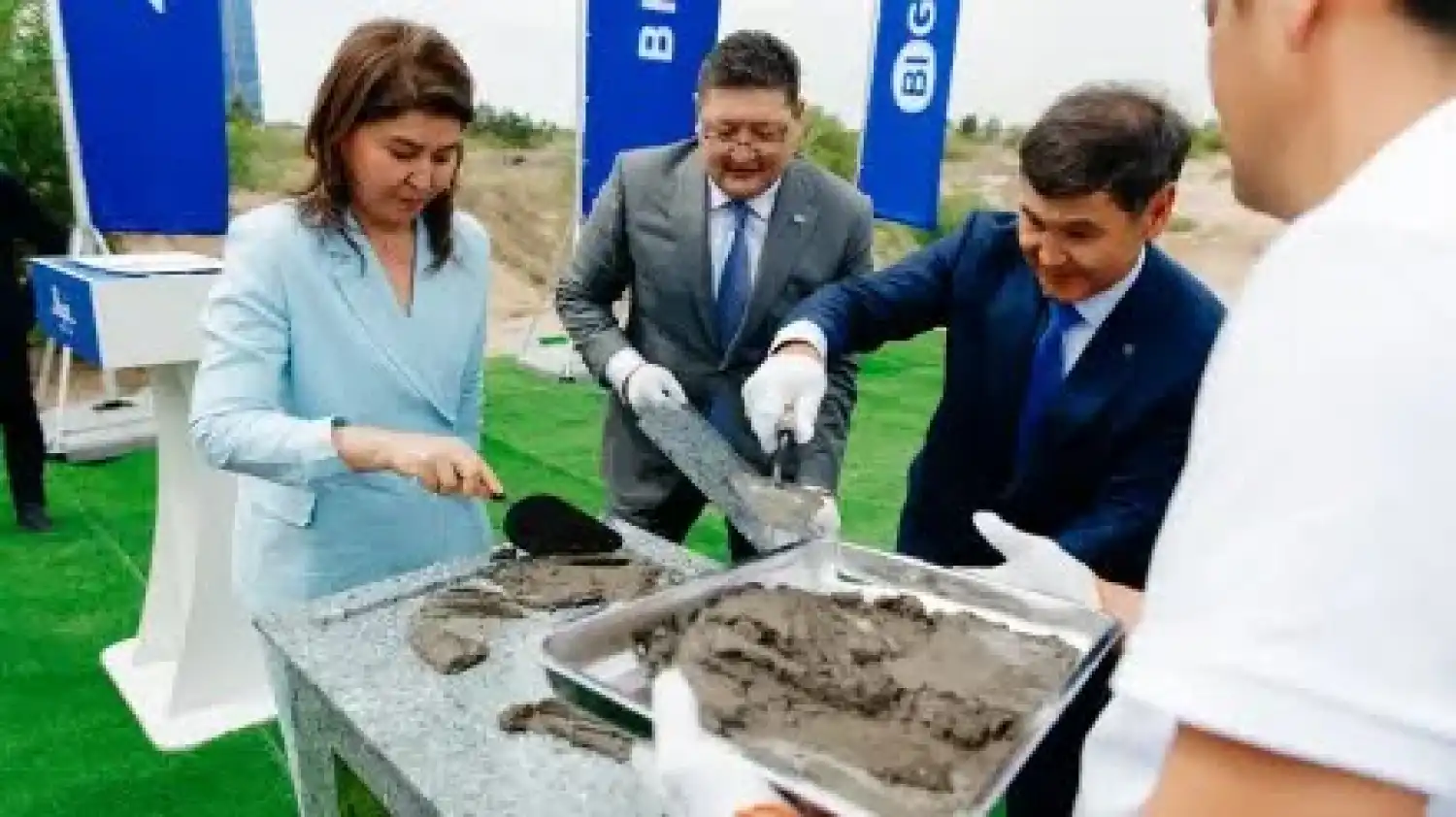Семейде алғашқы BINOM мектебінің құрылысына капсула салынды